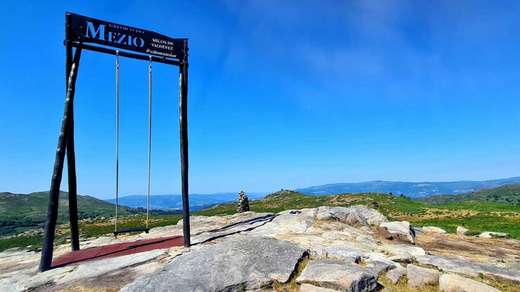 Baloiço do Mezio é o maior do país e tem uma vista incrível