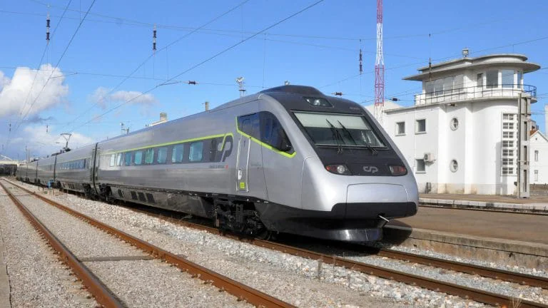 CP apresenta o renovado Alfa Pendular