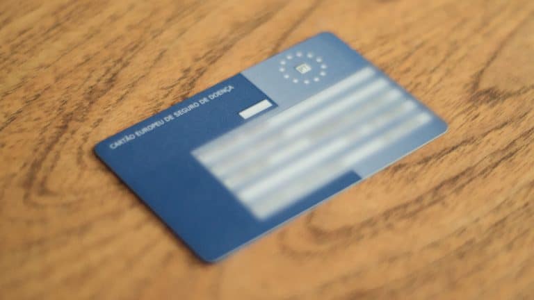 O cartão que deves ter caso necessites de assistência médica no estrangeiro