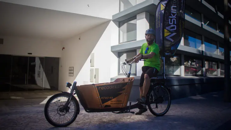 RecadeX: O homem da bicicleta facilita a tua vida em Torres Novas