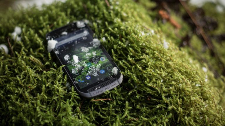 A Land Rover anunciou um smartphone todo-o-terreno