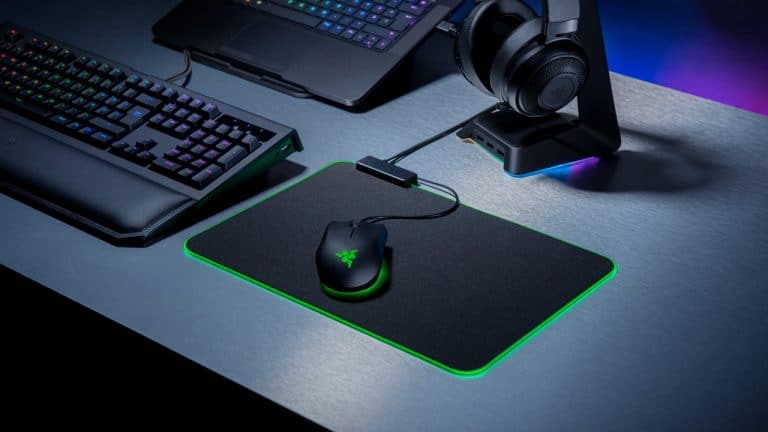 O Razer Goliathus Chroma é um tapete de rato cheio de cores