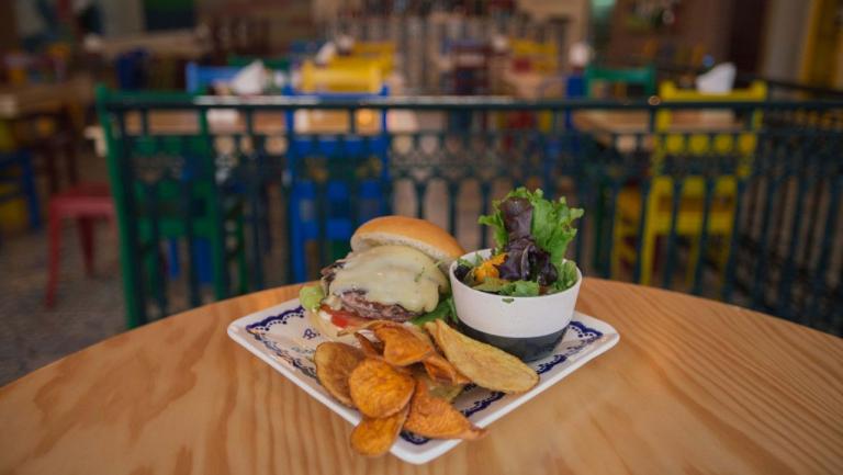 Bira dos Namorados chega ao Porto com hambúrgueres e pregos artesanais