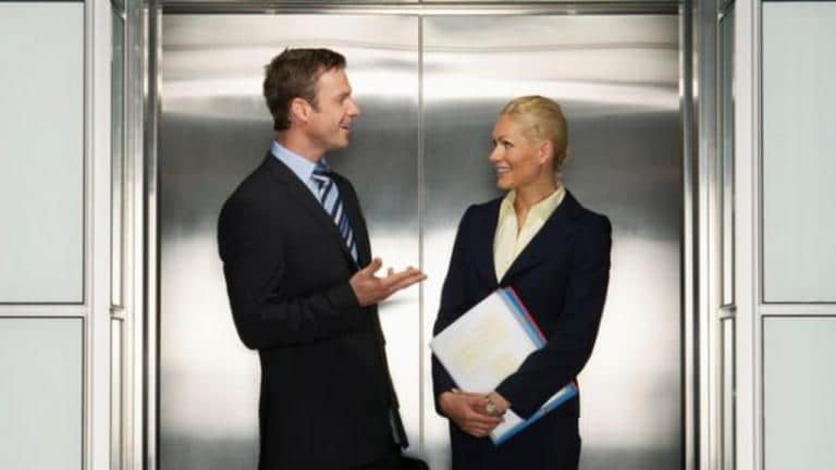 Estudo revela que 66% das pessoas não fala dentro de um elevador