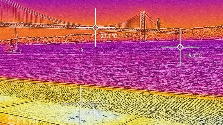 Imagens térmicas do Cat S61 mostram o calor sobre Lisboa