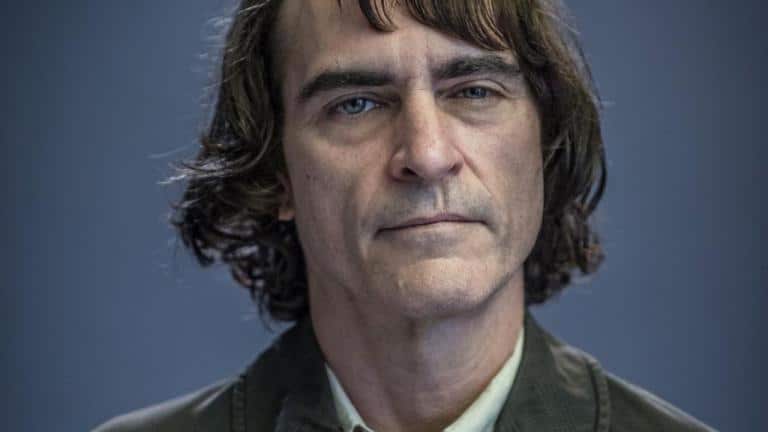 Joaquin Phoenix mostra-se pela primeira vez no papel de Joker