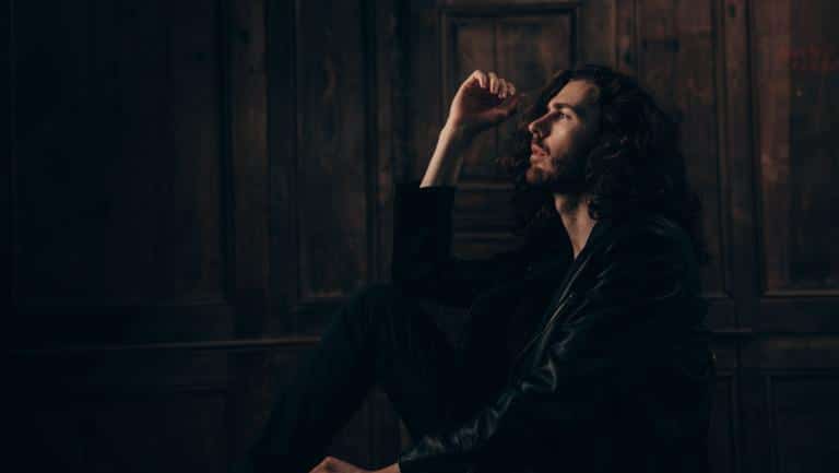 Hozier arranca digressão europeia em Lisboa no próximo mês de novembro