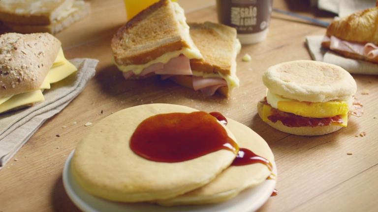 McDonald’s vai ter um dia com menu de pequeno-almoço a metade do preço