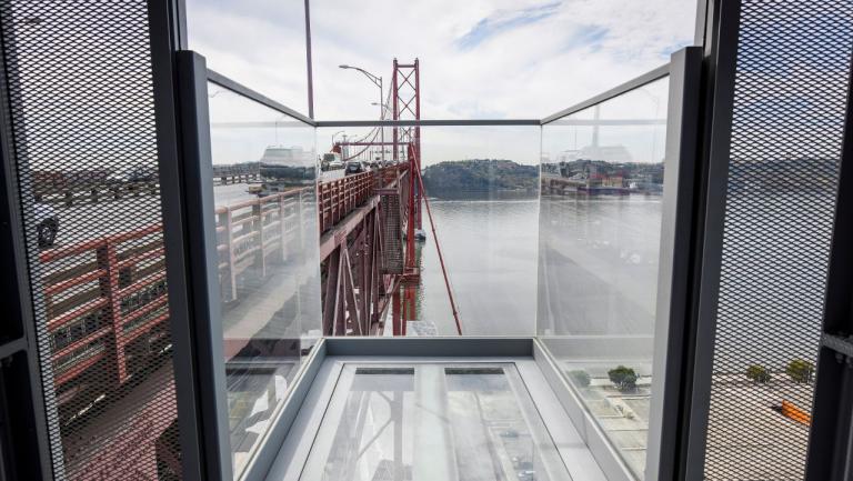 Queres ver a lua a partir da Ponte 25 de Abril? Durante uma noite vai ser possível