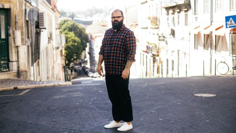 Vans vai contar o dia-a-dia de Quim Albergaria, músico dos PAUS