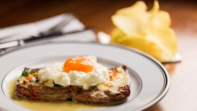 Já experimentaste o bitoque no Balcão do chef Henrique Sá Pessoa?