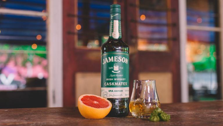 Jameson Caskmates IPA é um whisky envelhecido em barris de cerveja artesanal