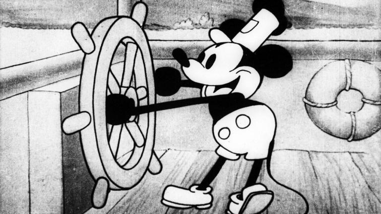 Chegaram várias coleções originais dedicadas aos 90 anos do rato Mickey