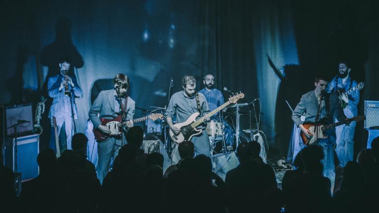 Glockenwise – Uma noite em tons de azul