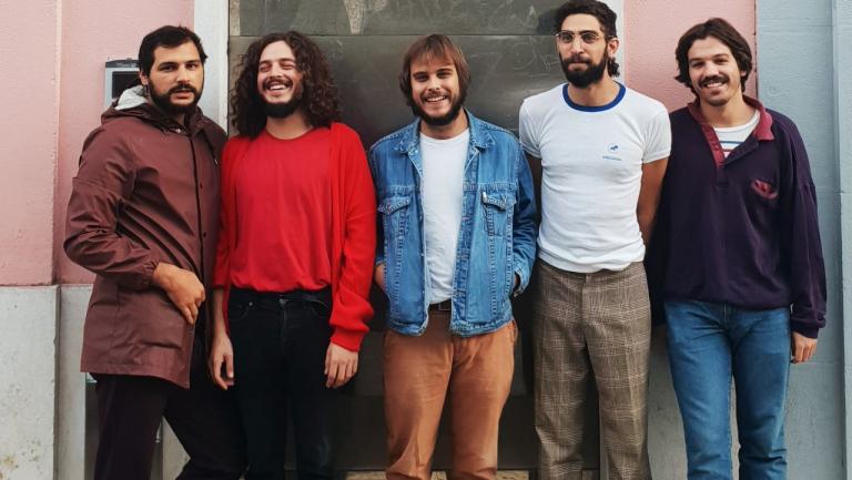 Capitão Fausto anunciam digressão de clubes em antecipação ao novo álbum