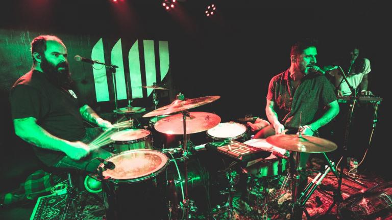 Maus Hábitos lotado para receber 10 anos de PAUS