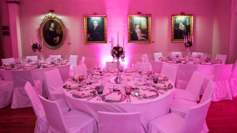 E porque não um jantar com declamação de poemas?