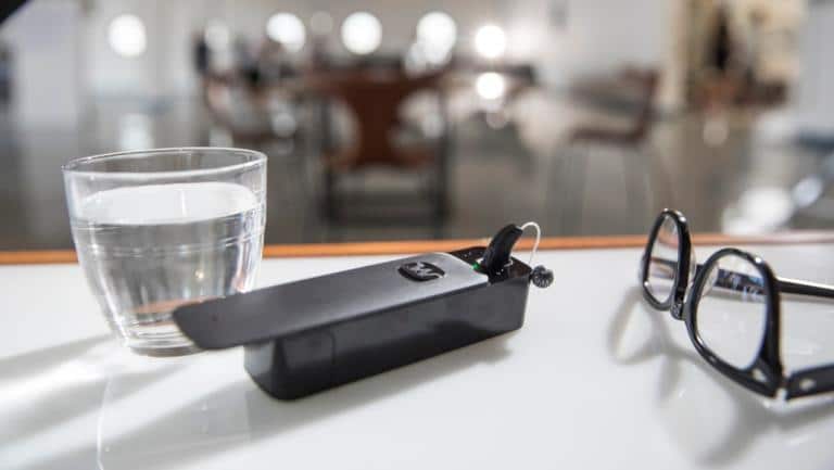 Primeiro aparelho auditivo com fonte de energia renovável chega a Portugal