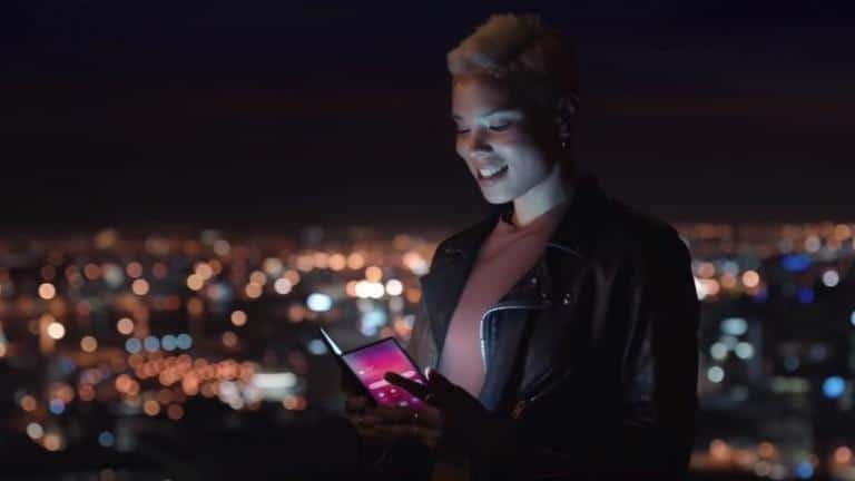 Bem, parece que este é o novo telemóvel dobravel da Samsung