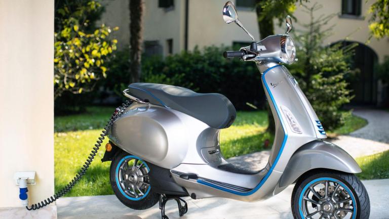 Chegou a Portugal a Vespa Elettrica, a versão “verde” da icónica scooter