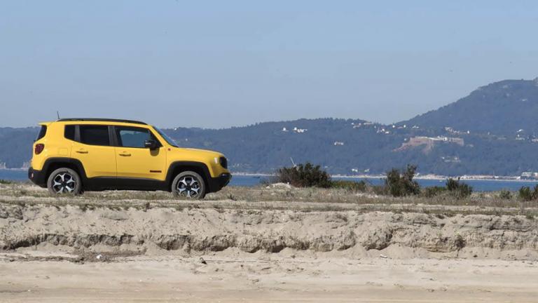 Jeep Renegade TrailHawk – Estiloso, pequeno… mas cheio de força