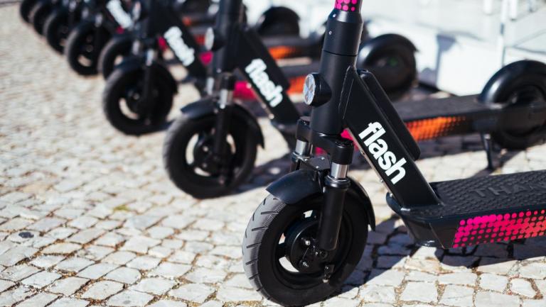 Flash: Há mais um serviço de trotinetes em Lisboa