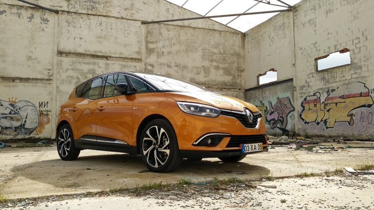 Em família com a nova Renault Scenic Bose Edition