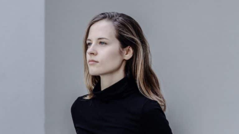 Pianista Hania Rani dá concertos em Lisboa e Porto