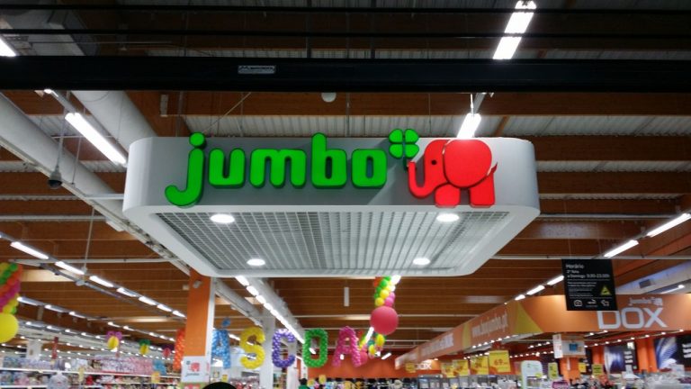 Jumbo celebra 50 anos e está a sortear cartões presente com os clientes