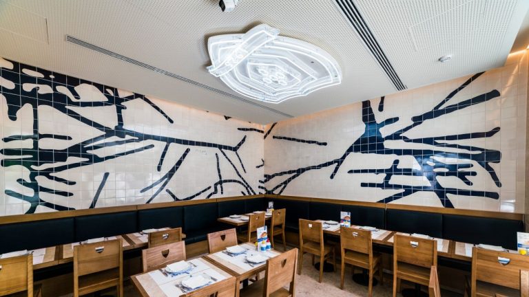 A nova Portugália Cervejaria de Alvalade tem um painel de azulejos de Júlio Pomar