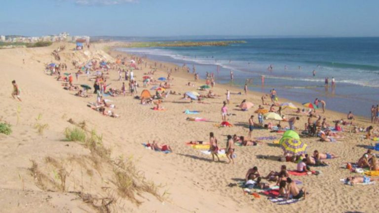 Uber Sun: Serviço leva clientes de Lisboa à praia da Caparica por 20€