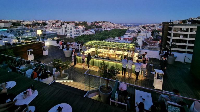 Sky Bar by SEEN tem novo conceito e um espaço renovado