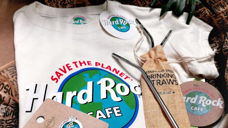 Hard Rock Cafe lança t-shirt feita a partir de garrafas de plástico