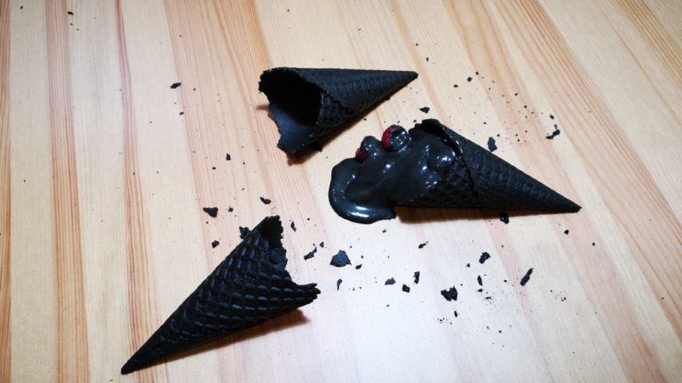 MyIced tem um cone de bolacha vegan totalmente preto