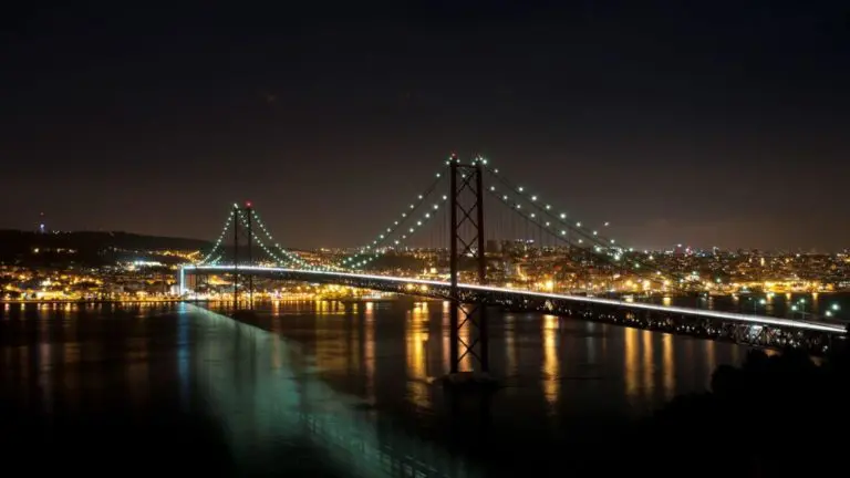 Ponte 25 de Abril tem nova iluminação