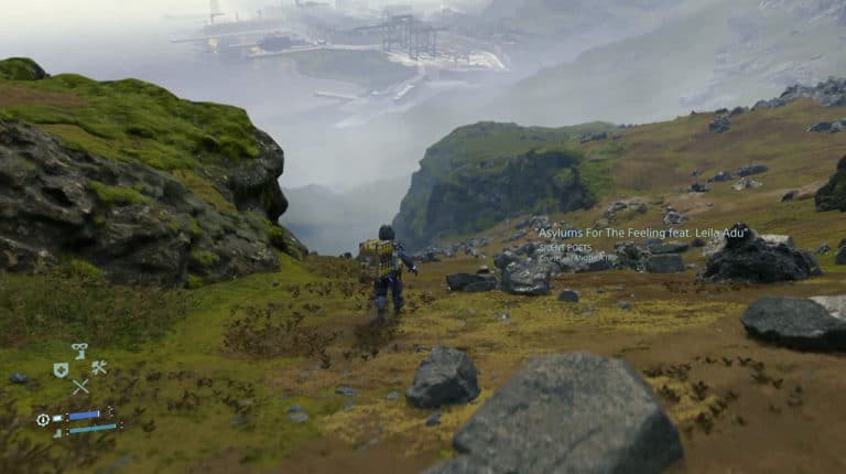 Puxem de uma cadeira, sentem-se e assistam a uma hora de Death Stranding
