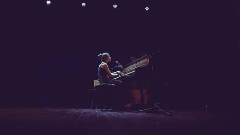 Hania Rani no Porto – Intimismo em noite de estreia e de aniversário