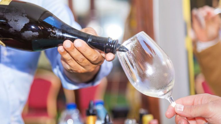 Lisbon Marriott Hotel vai dar uma festa com vinhos, cocktails e petiscos para dizer adeus ao Verão