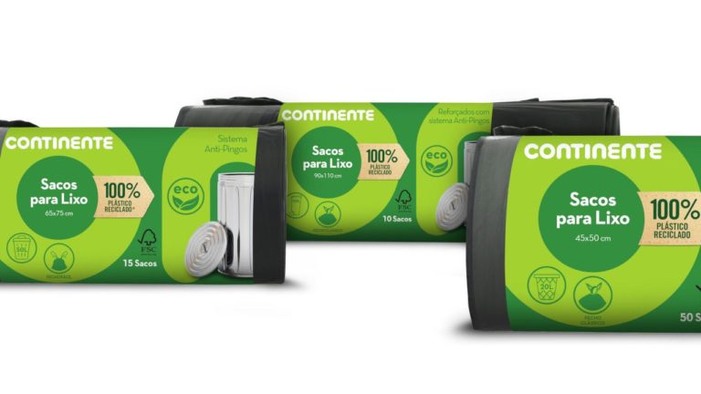 Continente disponibiliza sacos do lixo feitos com plástico recolhido das suas lojas
