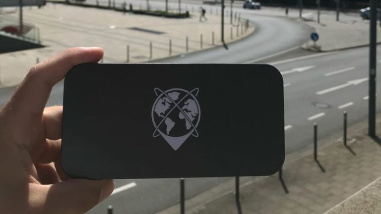 Andaram a espalhar caixas com notas de 20€ e 50€ por Lisboa