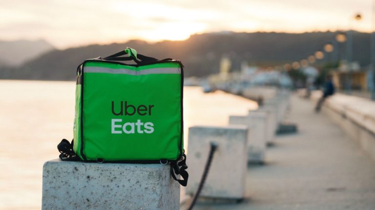 Uber Eats dá agora descontos a quem encomendar muitas refeições do mesmo local