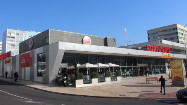 Há um novo restaurante Burger King em Oeiras