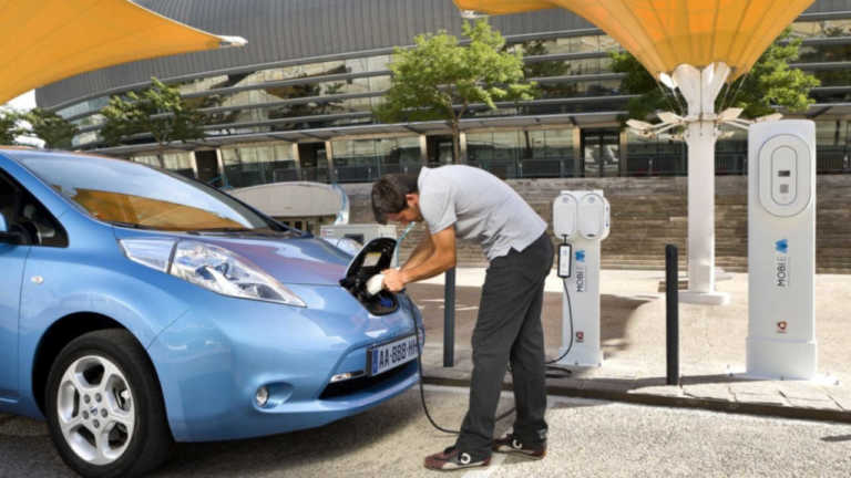 Todos os postos de carregamentos de carros elétricos vão passar a ser pagos em junho