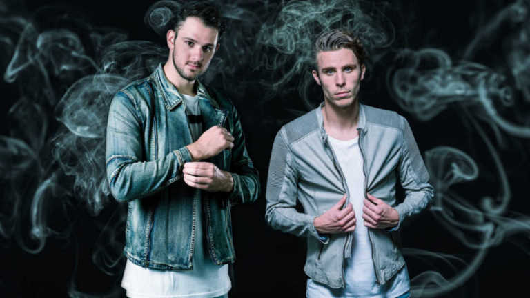 Dupla holandesa W&W na Galp Beach Party 2020