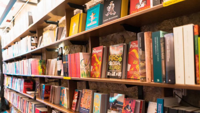 Cabeleireiros, livrarias e stands de automóveis reabrem portas a 4 de maio