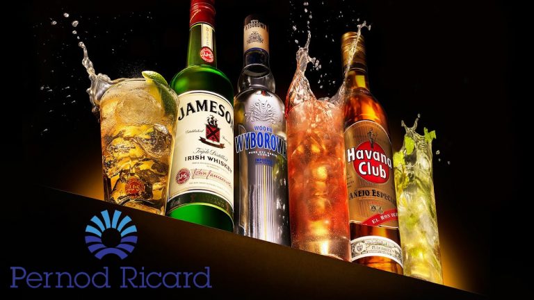 Brindar para ajudar. Plataforma da Pernod Ricard permite comprar vouchers para ajudar bares e restaurantes