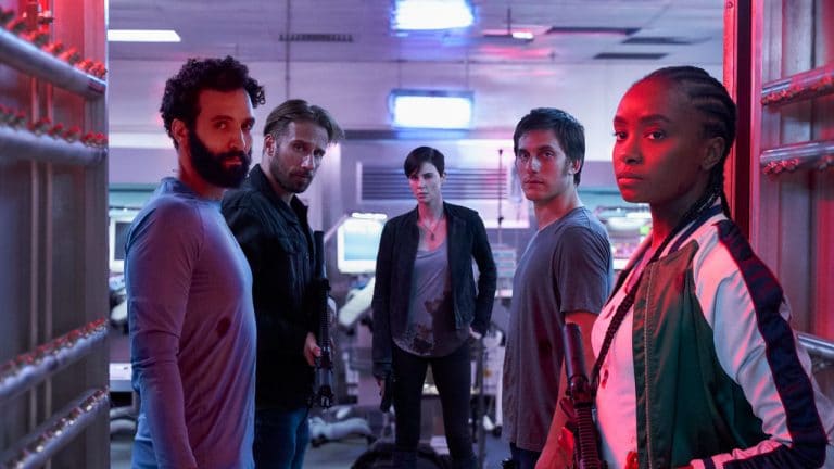 Charlize Theron é imortal em A Velha Guarda para a Netflix