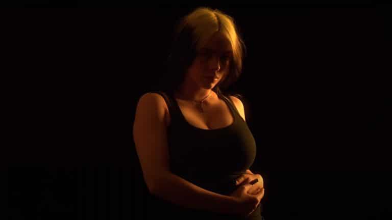 Billie Eilish disponibiliza curta-metragem “NOT MY RESPONSIBILITY” no YouTube