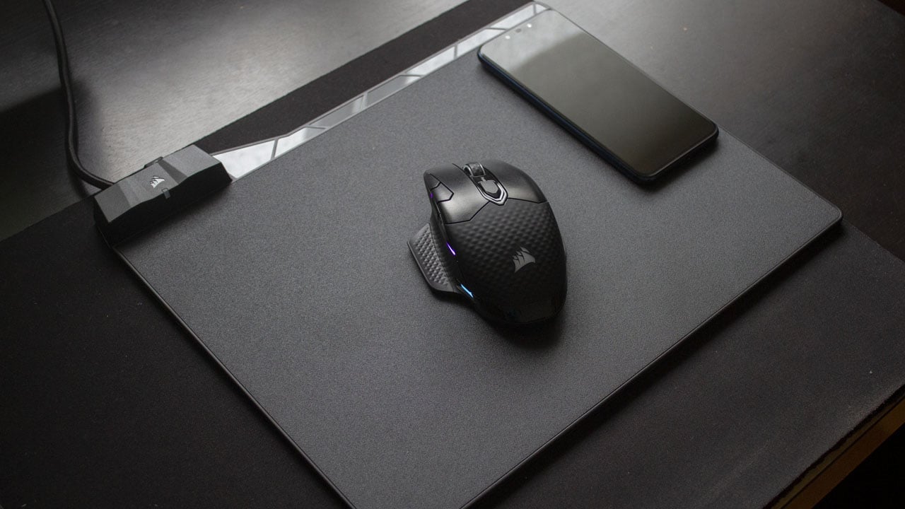 Corsair MM1000 Qi Wireless Charging Mouse Pad