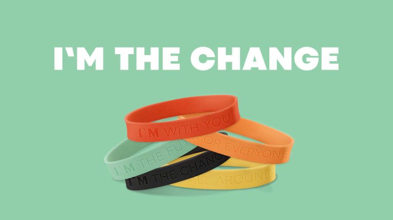 I’M THE CHANGE. Chegaram as pulseiras solidárias para ajudar no combate à COVID-19